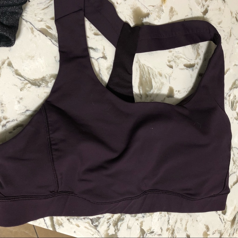 Lululemon sports bra size 6